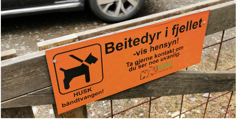 Skilt Skilt som viser at det er båndtvang